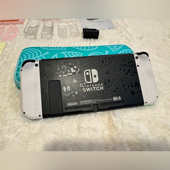 Nintendo Switch ACNH Console Bundle with Accessories - Picture 5 of 13
